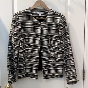 Tahari women's black and white patterned jacket. Size 8, NWT.